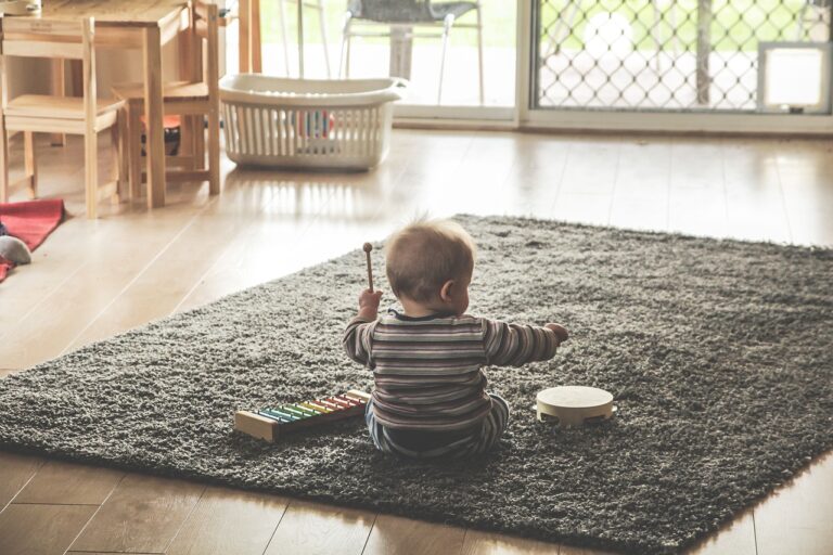 Como Escolher um Tapete de Atividades para Bebé com Segurança e Desenvolvimento