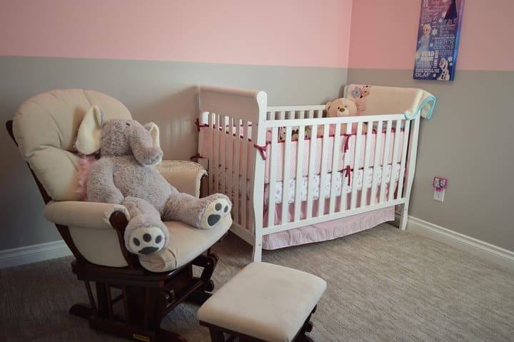 Decoração de quarto de bebé para menina