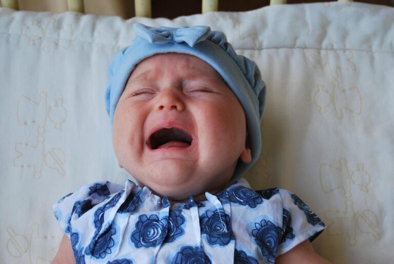 Como acalmar bebé a chorar